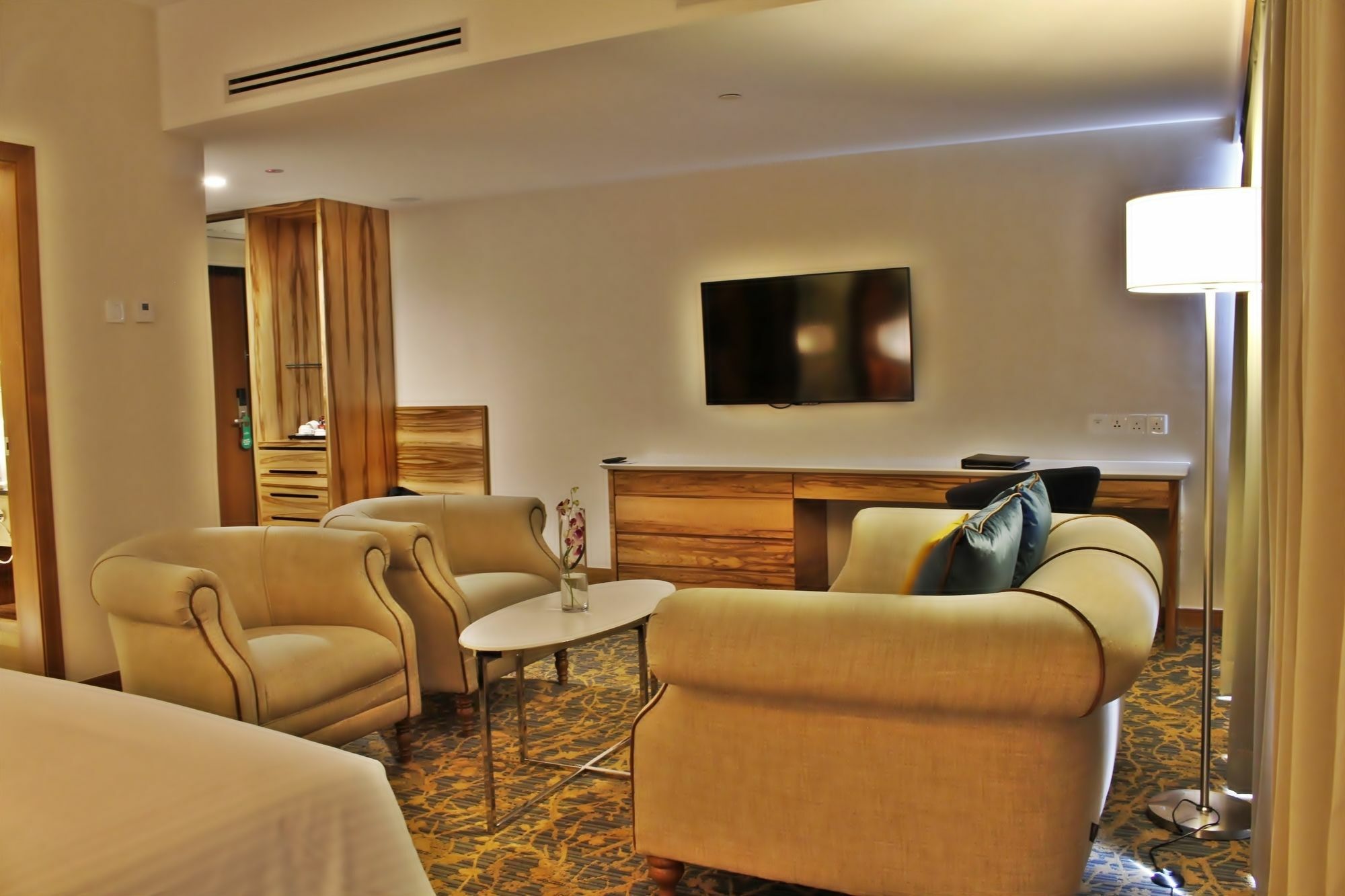 Centre Hotel 4*